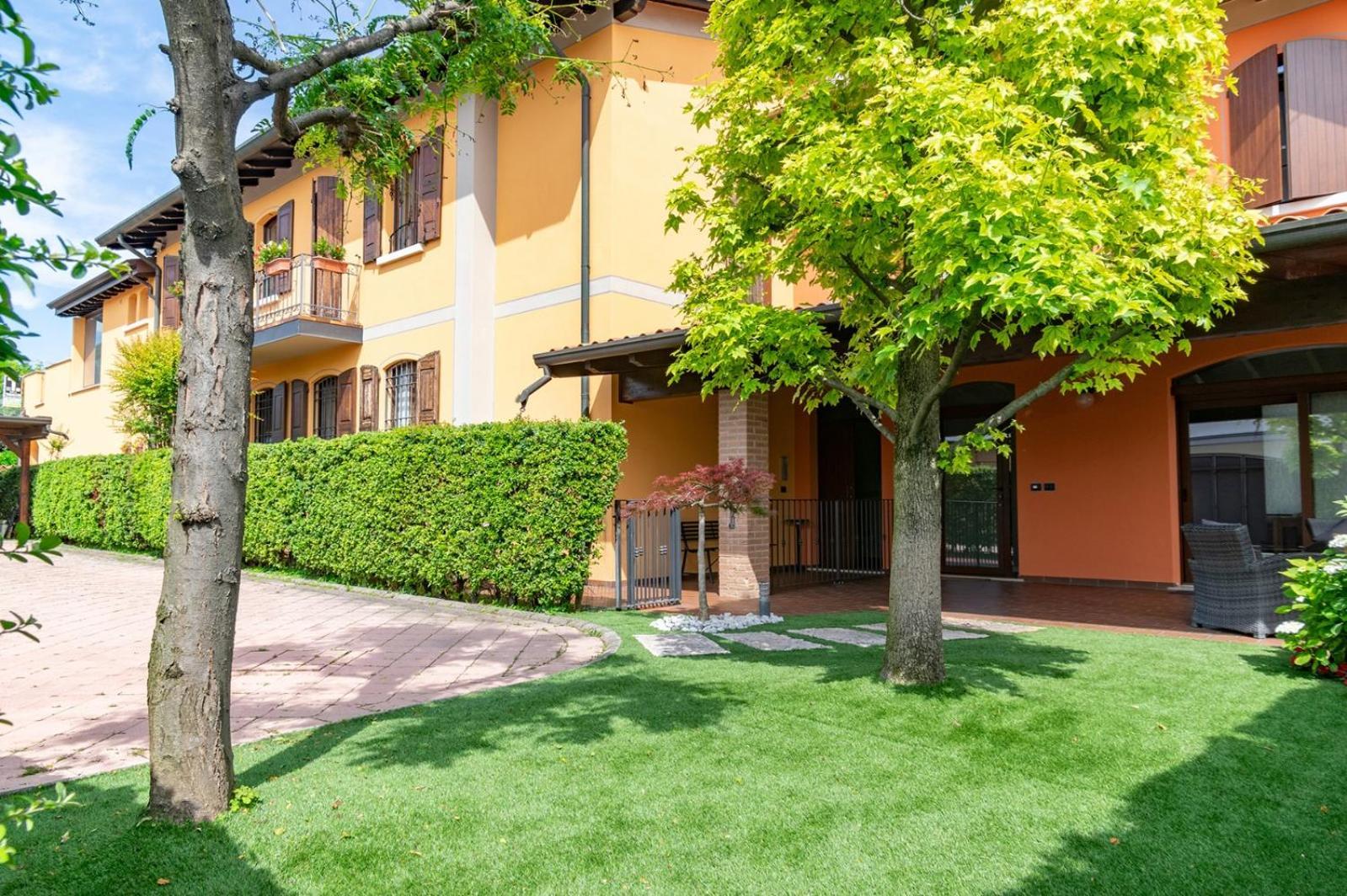 La Vecchia Tramvia Hotel Castiglione Delle Stiviere Exterior photo